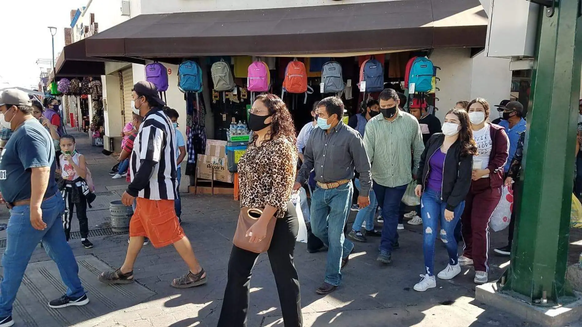 gente personas centro de la ciudad  (15)